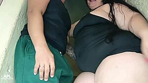 Mi vecino pregunta, Por fin me muestras tu gran verga para comermelo?