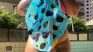 ruiva rabuda flashes swollen pussy in wild live exhibition