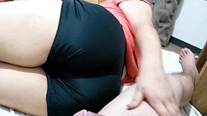 con la nueva del gym en ricos mini shorts, ¡qué calor! 🔥