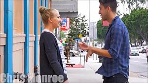 गर्लफ्रेंड फ्रेंड को पेशनेटली किस करती है आउटडोर्स में टिट्स और गैंड के साथ