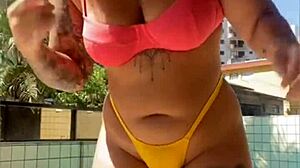 ruiva rabuda villantja duzzadt punciját vad élő kiállításon