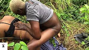 A fast and hard fuck with a girl who was hitchhiking on the roadside