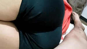 con la nueva del gym en ricos mini shorts, ¡qué calor! 🔥