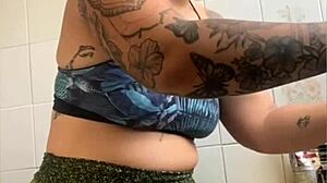 damn, this married chick cooks online just to flash her pussy!