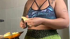 damn, this married chick cooks online just to flash her pussy!