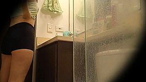 Camara Espia Real - Profesora de la UNAM Milet Caught Pissing