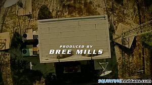 dominant lesbo fingers tight babe until she squirts