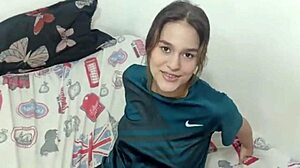 Me follo a sexy latina en su espacio