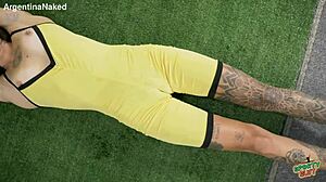 I see huge puffy cameltoe on skinny tattooed babe at gym