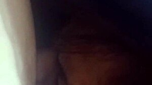 en bata me mete la verga en la boquita se me quita el sue�o y le dor una buena mamada acabo tan candente que decido montarlo y moverme mucho upss te corriste dentro