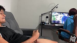 Peguei Ele Batendo Punheta Enquanto Eu Estava Jogando O Que Acha Que Eu Fiz