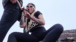 Vacation with meia-irmã turns into beach blowjob