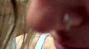 Encontrei uma prostituta na esquina chamei ela pra fazer um boquete ela quis 100 eu pedir desconto ela chupou s� a cabecinha levei pro terreno baldio qui del�cia de boquete