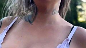 Encontrei uma prostituta na esquina chamei ela pra fazer um boquete ela quis 100 eu pedir desconto ela chupou s� a cabecinha levei pro terreno baldio qui del�cia de boquete