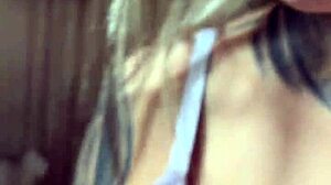 Encontrei uma prostituta na esquina chamei ela pra fazer um boquete ela quis 100 eu pedir desconto ela chupou s� a cabecinha levei pro terreno baldio qui del�cia de boquete