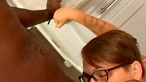 Drblackjohnsonxxx - curvy lady rubs her fat pussy