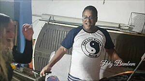 Latina breaks car in favela for big ass fetish