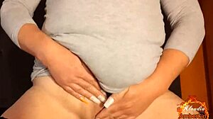 klaudiaambergirl intensely masturbates in lingerie, big tits on display