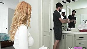A hot stepmom in the ass according to the instructions