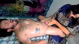 Gozando na massagem tantrica