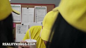 กอดเย็ด