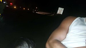 Eu peguei dois paus depois da festa eles me foderam na beira da estrada