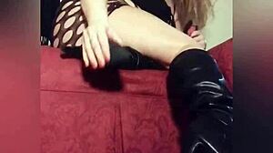 I worship her boots in custom content