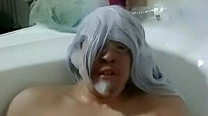 Cyno enjoys a bubble bath alone 3