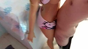 Mi padrastro me llevó a un hotel barato para follar