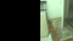 Transando na Casa de Amigos Durante Uma Festa com Voyeur