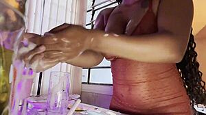 aliviando o tesão com meu brinquedinho novo