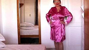 Teen Masseuse Gives Erotic Slit Nuru Massage