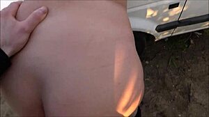 Красивые девушки, поломка машины приводит к глубокому минету