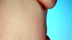 Сладка дебела колумбийка язди пик в личната си спалня