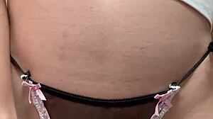 Blue Bunny gadis nikmati buttplug dan lingerie seksi dengan aksesori puting