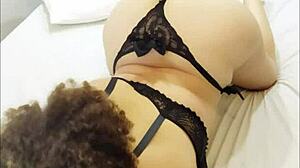 عارضة العام 2022 تتناك مع لوبيس في مراجعة