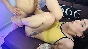 mi hermanastra caliente folla conmigo mientras habla por teléfono. sneaky russian sex caught on cam!