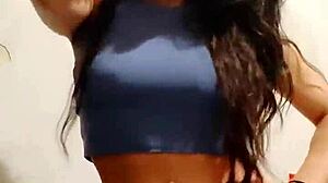 luna feliz y alocada shows her curvy latina body with tattoos and long hair