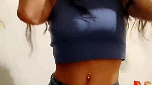 luna feliz y alocada shows her curvy latina body with tattoos and long hair