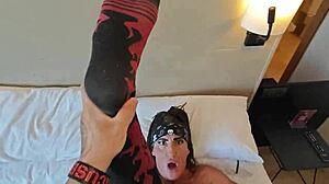 Tattooed bodybuilder mikexmoreno deepthroats and gets extreme assfucking with big clit exposed