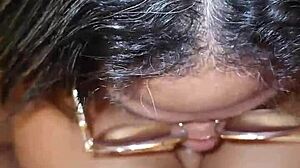 La mama de mi amigo me pilla con su tanga y me chupa hasta correrme!