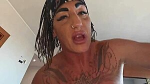 Tattooed bodybuilder mikexmoreno deepthroats and gets extreme assfucking with big clit exposed