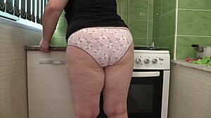 Home camera catches mature housewife’s big ass in panties during amateur cleaning fetish backstage!