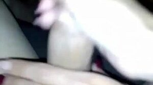 Mi Mucama Limpia y Me Encuentra Viendo Porno, Luego Me Hace una RICA PAJA