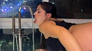 Gostosona shows twerking in bathtub and cumshot on bed calling for hard fucking