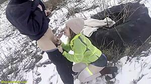 My Horny Girlfriend Gets Deep Fucked in Public!