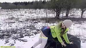 My Horny Girlfriend Gets Deep Fucked in Public!