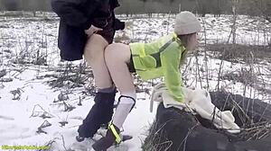 My Horny Girlfriend Gets Deep Fucked in Public!