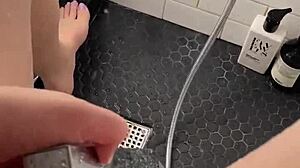 Hot stepsis feels pleasure masturbating in sunny shower.