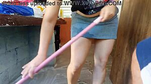 Minha Esposa Saiu E A Empregada Baixinha Gostosa Pegou Meu Pau E Colocou Dentro Dela Na Área De Casa